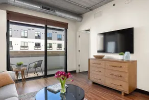 Modern Unit - Great location, Parking, Pool & Gym - Image 5
