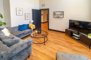 Dwntwn 1bd Apt w/RooftopYoga, Cable, Wi-Fi, Office - Image 2