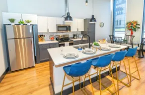 Dwntwn 1bd Apt w/RooftopYoga, Cable, Wi-Fi, Office - Image 3