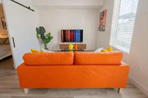 Fancy Apartment | Shopping + Dining + 中文服务 - Image 5
