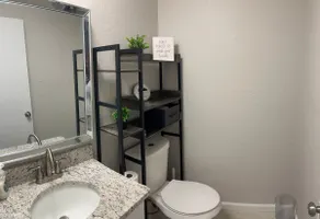“Near Stadiums • King & Q Bed • Garage • Fast WiFi - Image 4