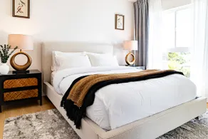 Luxury House 3-Level 4-bedroom, Patio+Free Parking - Image 2