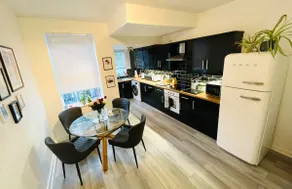 Sheffield Gem: Trendy Terrace Near Everything! - Image 3