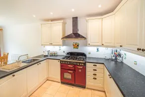 Sleeps 8. 1 dbl, 1 twin, 1 sgl, 1 family, Parking - Image 2