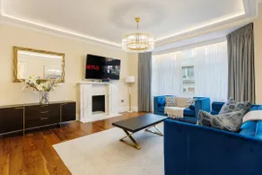 Luxury & Spacious Flat with Lift and Terrace - Image 3