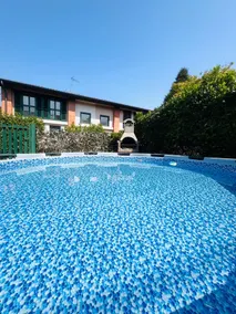 Detached villa with garden and private pool - Image 5