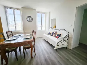 4-person apartment downtown - Image 4
