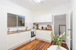2 BR Pet Friendly Cottage 300m to Beach-New Owners - Image 5