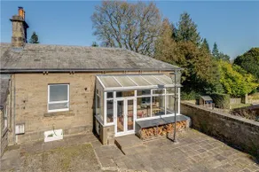 Private, peaceful apartment with stunning views - Image 2