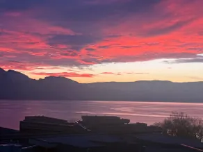 New Okanagan Lake Condo: Pool, Gym, Prime Location - Image 4