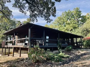 Oak Tree Legacy Lodge, a cozy log cabin retreat - Image 2