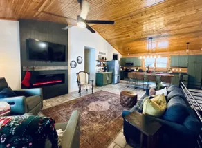Oak Tree Legacy Lodge, a cozy log cabin retreat - Image 5