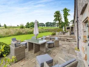 Luxury Stay at Broad Ecton Farm, Peak District Gem - Image 3