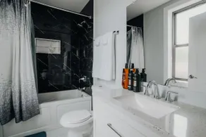 Pristine 2BD|2.5BD Duplex| Chicago| Free Parking - Image 4