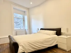 Spacious 2 Bedroom Flat - Image 3