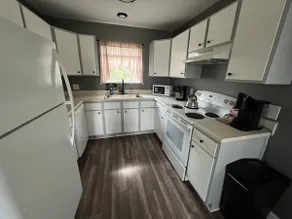 Comfy Condo - Image 4