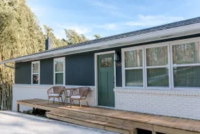 Cozy cottage close to downtown Hayesville - Image 2