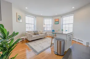 Light Filled Studio in Back Bay - Image 2