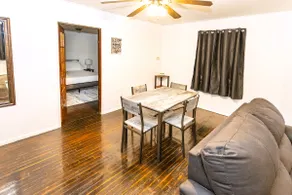 Location! 10 min from Airport 15 min DownTown StL - Image 2