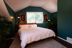 Sleeps 6, Family Home in Central Kelowna - Image 3
