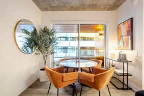 Luxury Living in MTL | Free Parking - Image 3