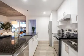 Luxury Living in MTL | Free Parking - Image 4