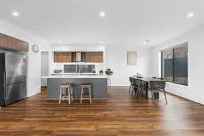 Bright & Roomy 5BR Clyde North Home - Image 4