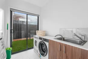 Bright & Roomy 5BR Clyde North Home - Image 3