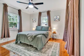 Pet Friendly Cute Cottage - Walk to PC/Downtown - Image 4