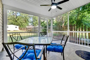 Pet Friendly Cute Cottage - Walk to PC/Downtown - Image 5