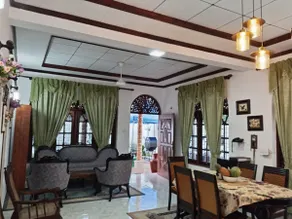 Spacious family Aussie holiday Home Near Airport - Image 4