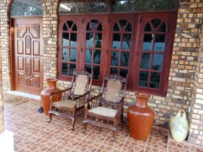Spacious family Aussie holiday Home Near Airport - Image 2