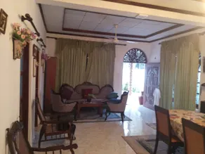 Spacious family Aussie holiday Home Near Airport - Image 5