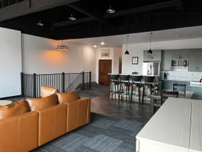 The Marquee Loft- An Historic Luxury Hideaway - Image 5