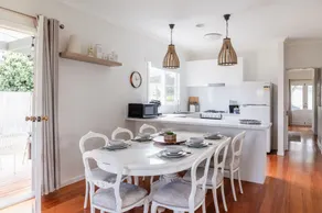 Moonlit Grove-Coastal, 250m to Beach, Sleeps 8 - Image 4