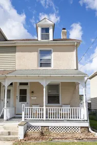 Clean & Cozy 3BR Near Train + Parking - Image 2