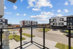 Modern 3BR House, King, 2 Queens, Parking - Image 4