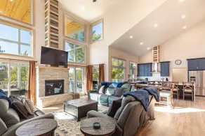 Luxury Lakefront Retreat | Sleeps 16 | Sandy Beach - Image 3
