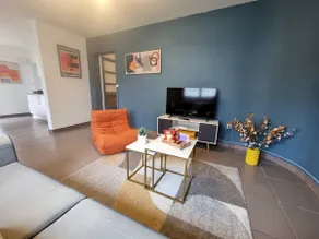 The Central - Ground floor with enclosed garden - Image 2