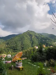 A house with a mountain view, a garden and a children's playroom. - Image 3