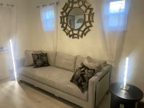 2 Bedroom Elegant House Minutes from Delmar Loop - Image 5