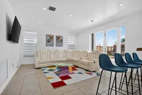 Paradise in West Miami · Spacious Retreat - Image 4