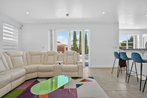 Paradise in West Miami · Spacious Retreat - Image 5