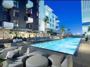 Hollywood Luxury Central ~Pool~ Free parking - Image 2