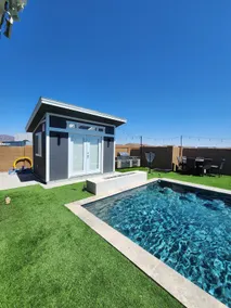 Pool house with boat dock on the Colorado river - Image 4