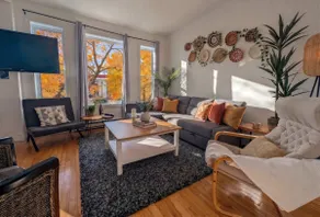 Trendy Limoilou 9 guests 2BR AC 2 parking - Image 3