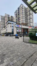 Cloud5 a highrise Apt B T Road JnT close to Metro - Image 3