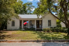 Historic Charm Meets Comfort in Downtown Brenham - Image 2