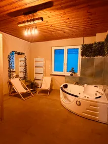 Air-conditioned wellness oasis • Sauna & hot tub - Image 4