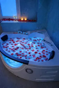 Air-conditioned wellness oasis • Sauna & hot tub - Image 2